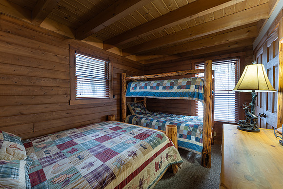 Caitlin_Spriggs_McHenry_Cabin_039