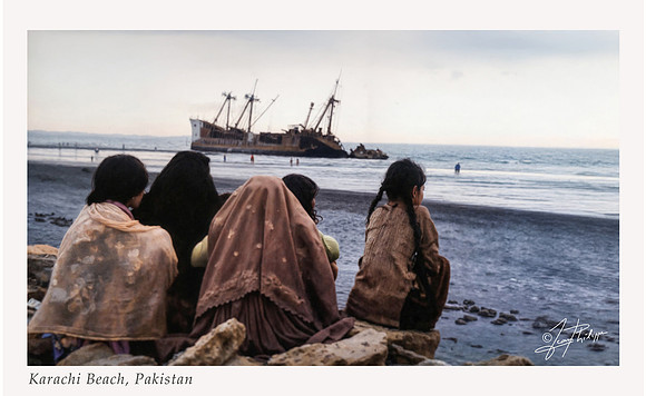 Karachi-Beach-women-wreck-Fin-Sign-L