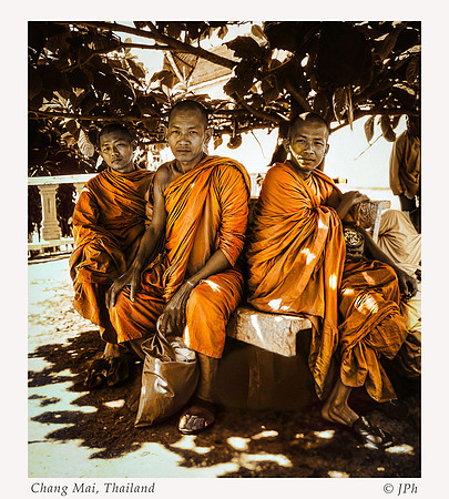 3-Buddhist-Monks-Eh-L-Fin-Col-Sign